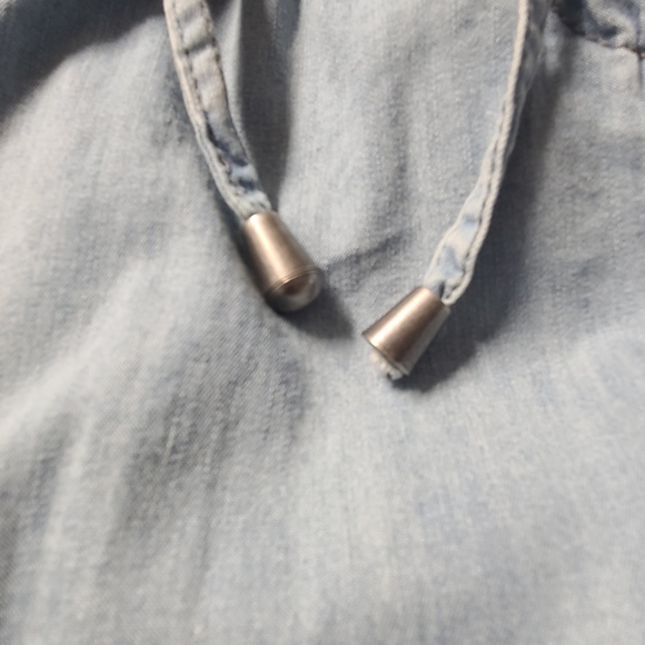 CALVIN KLEIN JEANS Sleeveless Denim Romper w Pockets & Drawstring Waistline - Picture 13 of 16